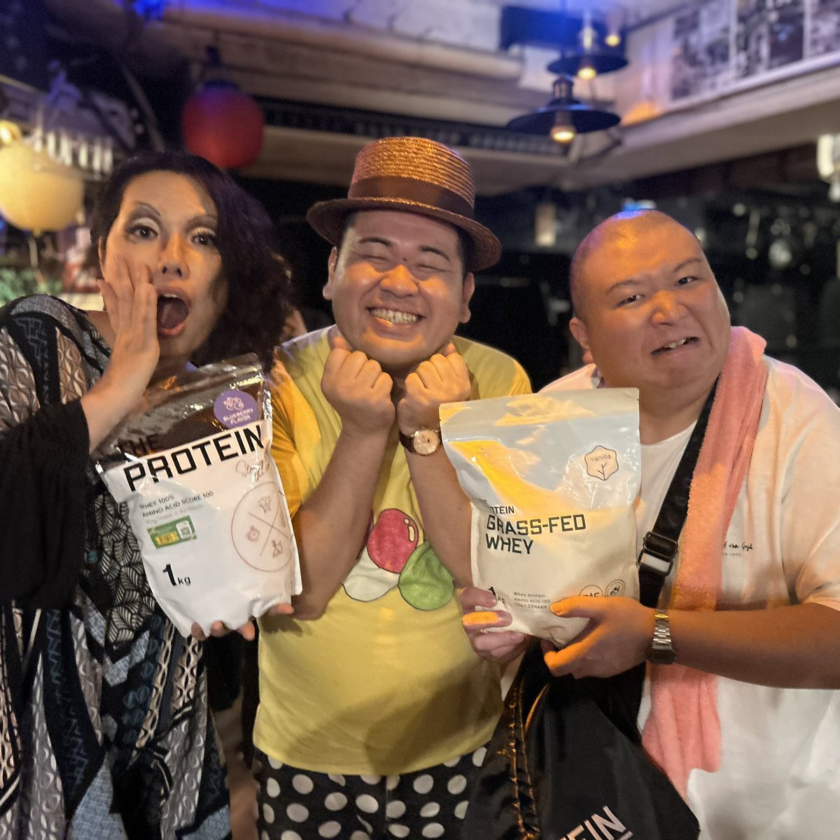 第４２８回
「ラ・ママ新人コント大会」
打ち上げにて
#大豆のソコヂカラ さま
#シャンソン姉さん さま
「武内製薬賞」おめでとうございます❗️