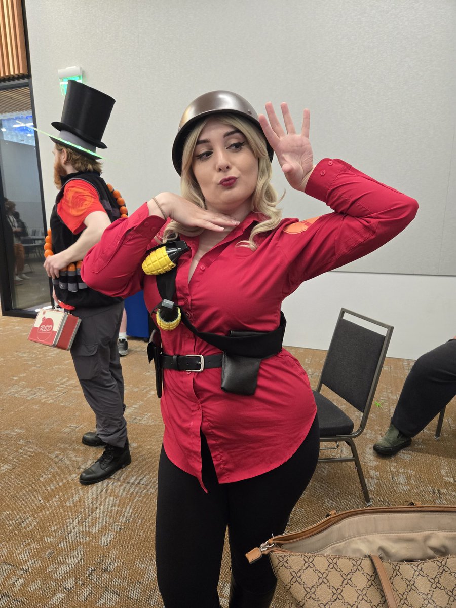 IzzyACosplay's tweet photo. another silly goofy year at pax west 🥳💕✨ https://t.co/yMvhW3MowQ