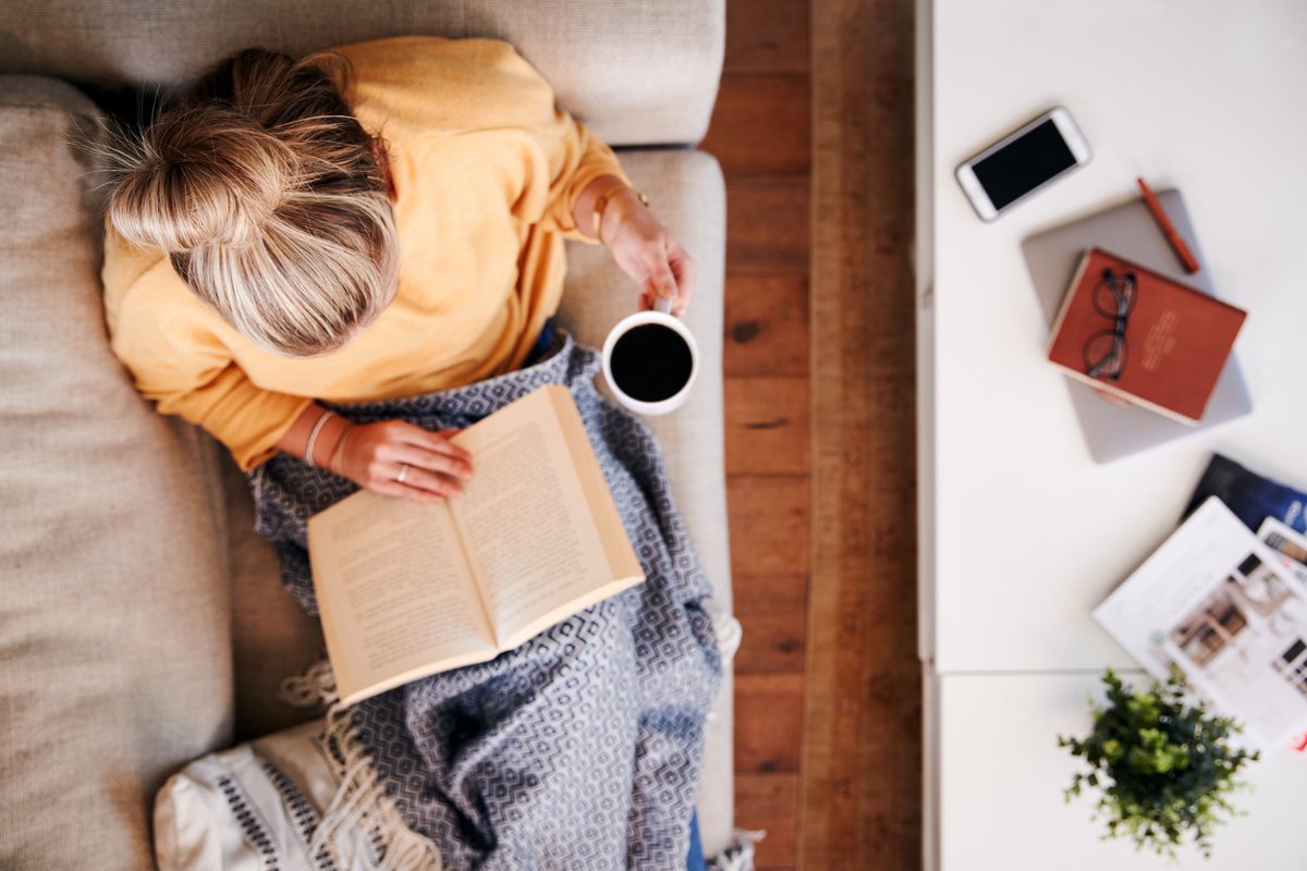 thAbestof3's tweet photo. I'll admit, I had a post with another picture (cameras and books) that I felt best represented me/my brand. I am a laid back, chill person loves spending her time much like this, so I felt like this picture is a better representation of me/my brand. #MCO335 https://t.co/syb890fxVb