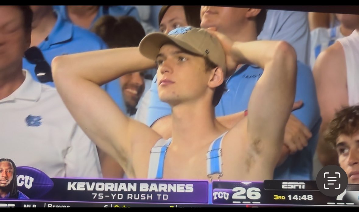 Tough scene amirite  <a href="/BarryOnHere/">Barry</a> 

#UNC #BillBelichick #Tarheels #TCU #CollegeFootball #NCState #Wolfpack #ACC