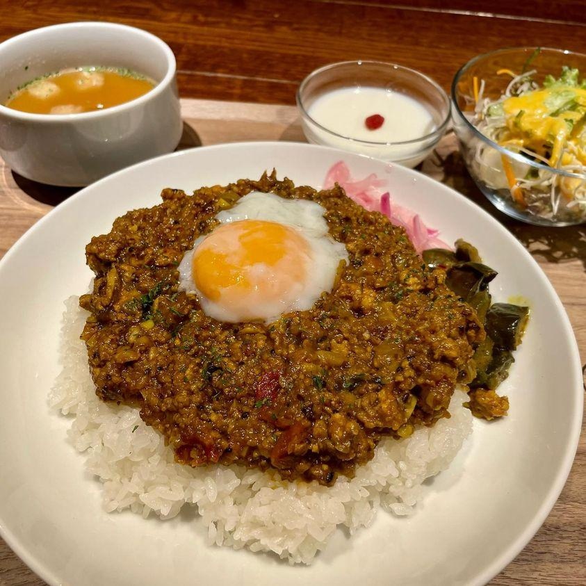 おはようございます！
ドライカレー☆Sサイズ550円〜
本日のスープ鶏しょうがスープになります
お気軽によろしくお願いいたします！