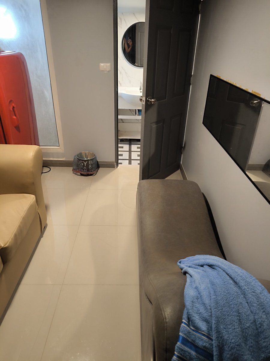 Couple2534's tweet image. ห้องสองชั้น  แต่ชั้นล่างว่างเหมาะแก่การนั้งชมคู่อื่น #Carpark_resort