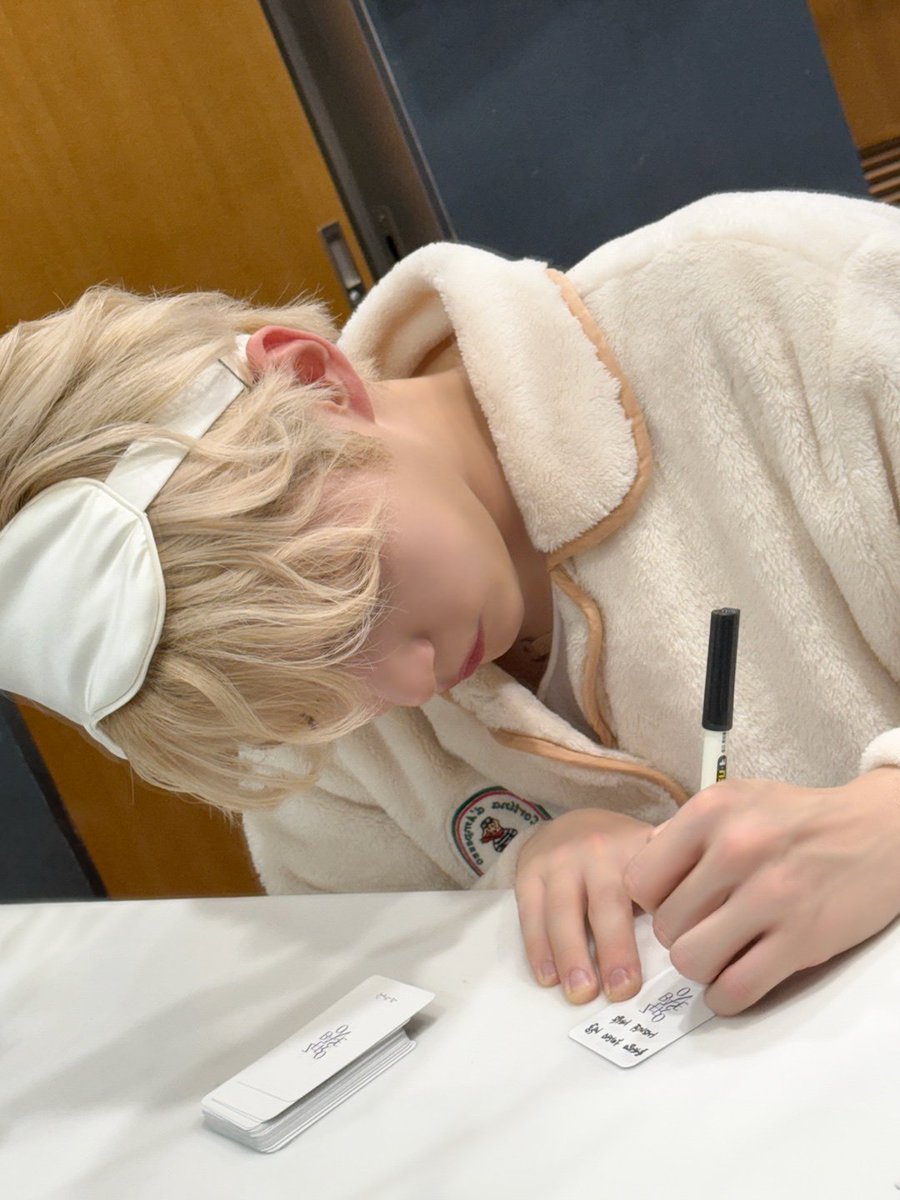 한빈아 그동안 너무너무 수고 많았어💙 한빈이 덕분에 목요일이 정말 특별했고 행복했다🥹