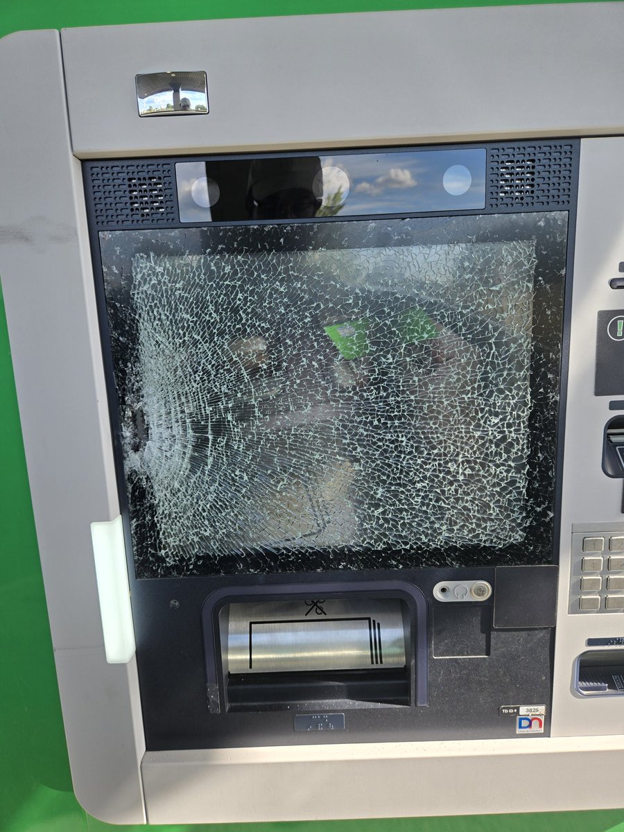 ramnath61's tweet photo. Vandalism at Barrhaven TD branch ATM machine. Where are we heading? https://t.co/I19Iy3Mty1