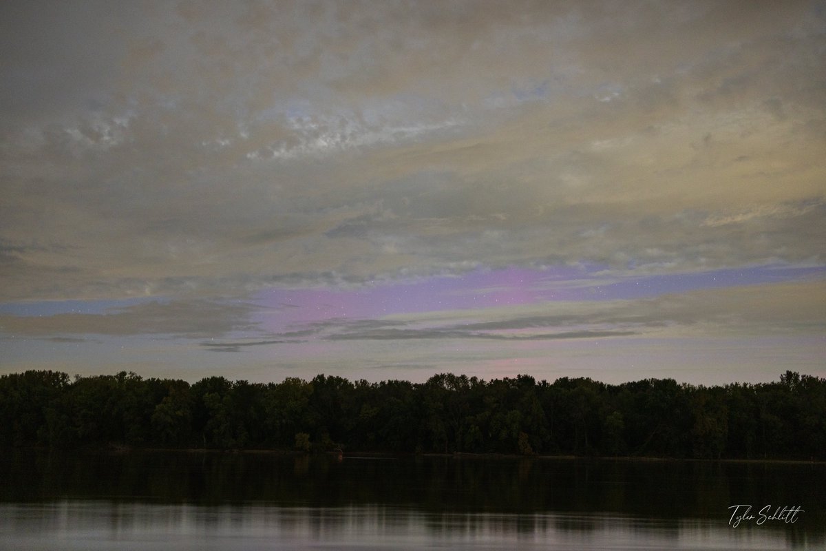 TylerSchlittPhotography (@stormchaser_ts) on Twitter photo Just north of St. Louis, Missouri and we have pink pillars. 
#mowx 
<a href="/ofallonweather/">Tom Stolze</a> <a href="/badguystreams/">John</a> 
<a href="/WickyDubs2/">Chris “Strombolli” Wicklund</a> <a href="/landon_wx/">Landon Moeller</a> <a href="/Vincent_Ledvina/">Vincent Ledvina</a> <a href="/TamithaSkov/">Dr. Tamitha Skov</a> Just north of St. Louis, Missouri and we have pink pillars. 
#mowx 
<a href="/ofallonweather/">Tom Stolze</a> <a href="/badguystreams/">John</a> 
<a href="/WickyDubs2/">Chris “Strombolli” Wicklund</a> <a href="/landon_wx/">Landon Moeller</a> <a href="/Vincent_Ledvina/">Vincent Ledvina</a> <a href="/TamithaSkov/">Dr. Tamitha Skov</a>