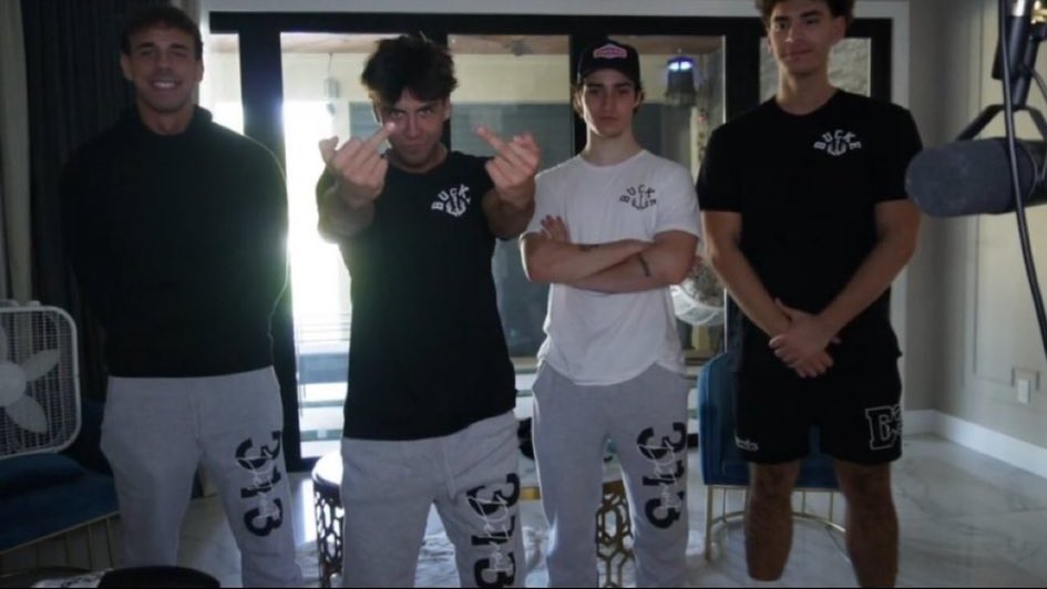 okis's tweet image. Everything happens for a reason.