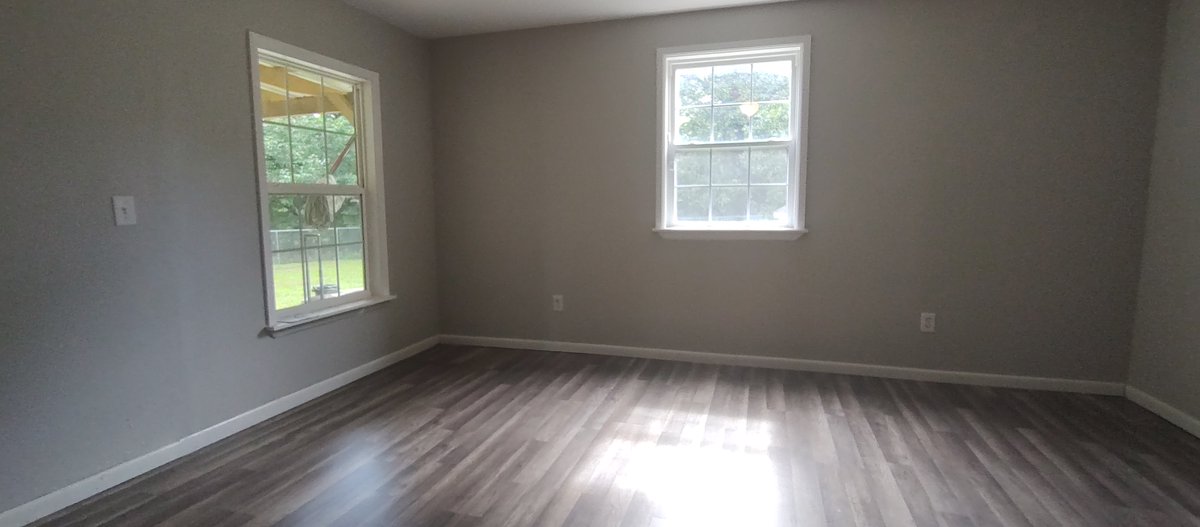 107properties's tweet photo. Just listed in Muldrow, OK for #RentToOwn: Spacious m. bedroom with new floors, 2 windows overlooking the back porch &amp; fully fenced yard that stays private even in a one-level home. Privacy &amp; comfort await!

#MuldrowOK #RealEstate #OwnerFinancing #NoMortgage #BadCredit #NoCredit https://t.co/qKcqUA1d51