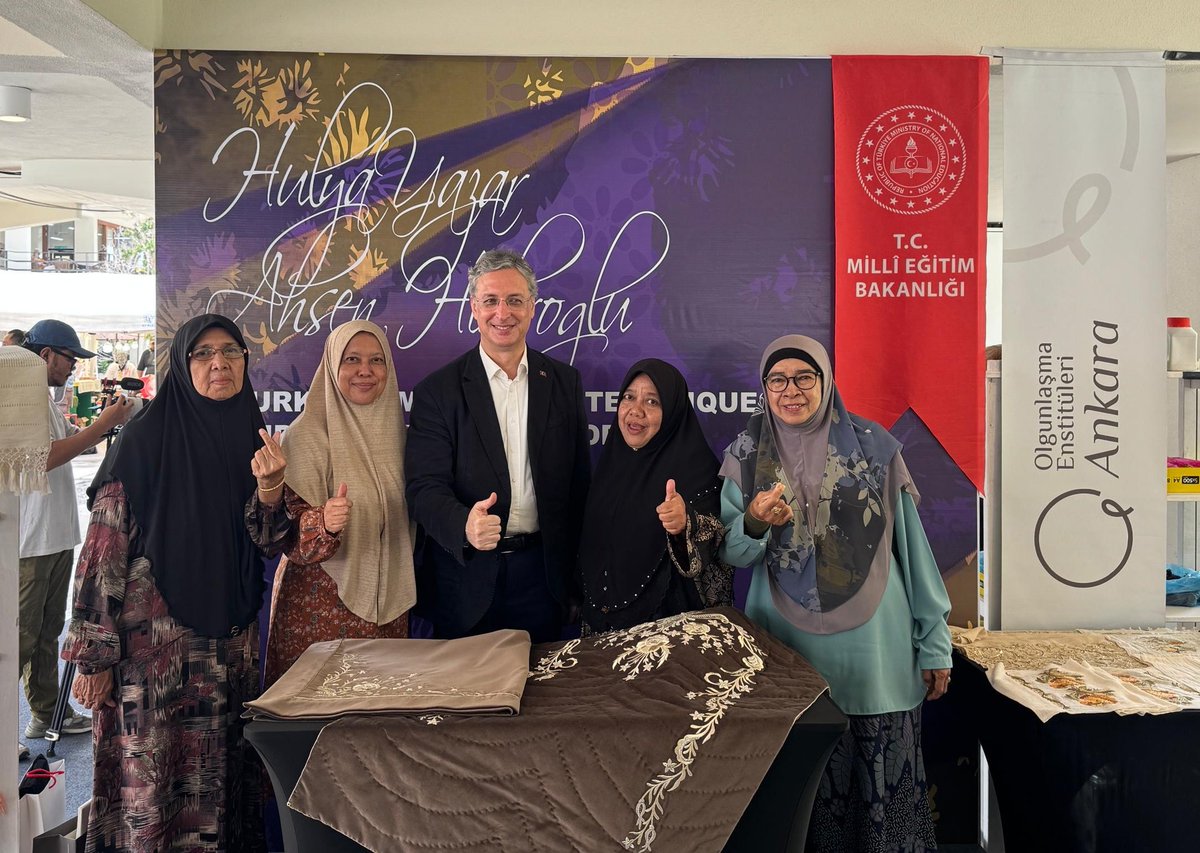 Amb. Emir S. Yüksel attended the Pahang Heritage Festival organized by Her Majesty Tunku Azizah, Queen of Pahang and officiated by His Majesty Sultan Abdullah of Pahang.

Ahsen Hıdıroğlu&amp;Hülya Yazar from Ankara Maturity Institute deliver classes of Turkish embroidery.
🇹🇷🤝🇲🇾