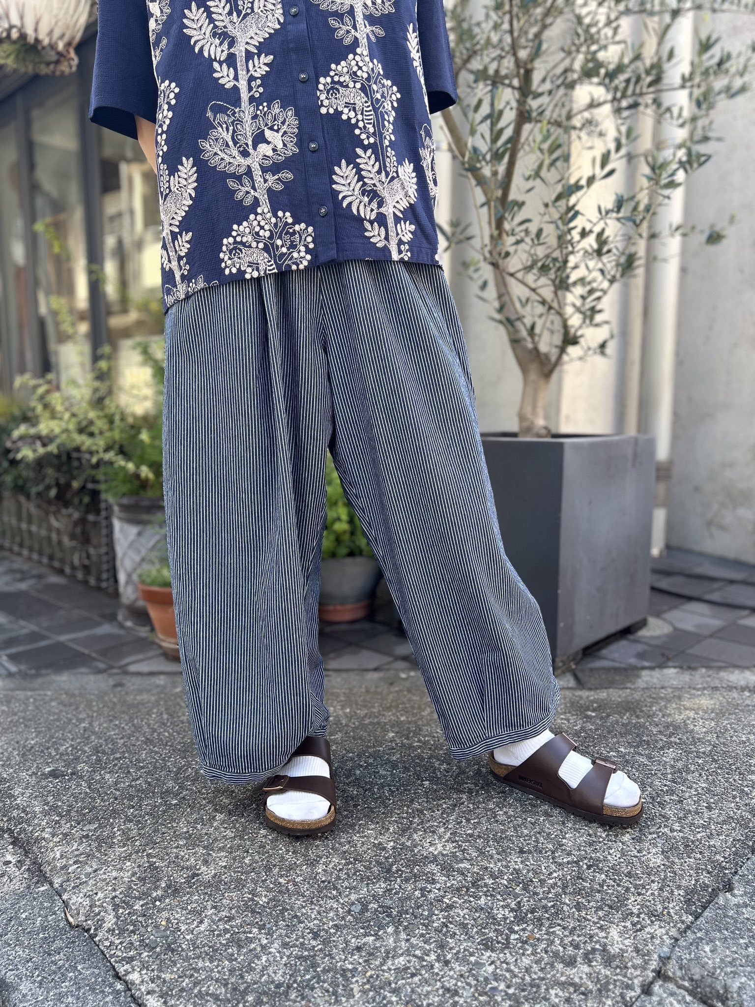 mable sud 新品新作☆ヒッコリー 裾タックボリュームパンツ。 着用レビュー／今季大注目！裾タックボリュームパンツ | marble