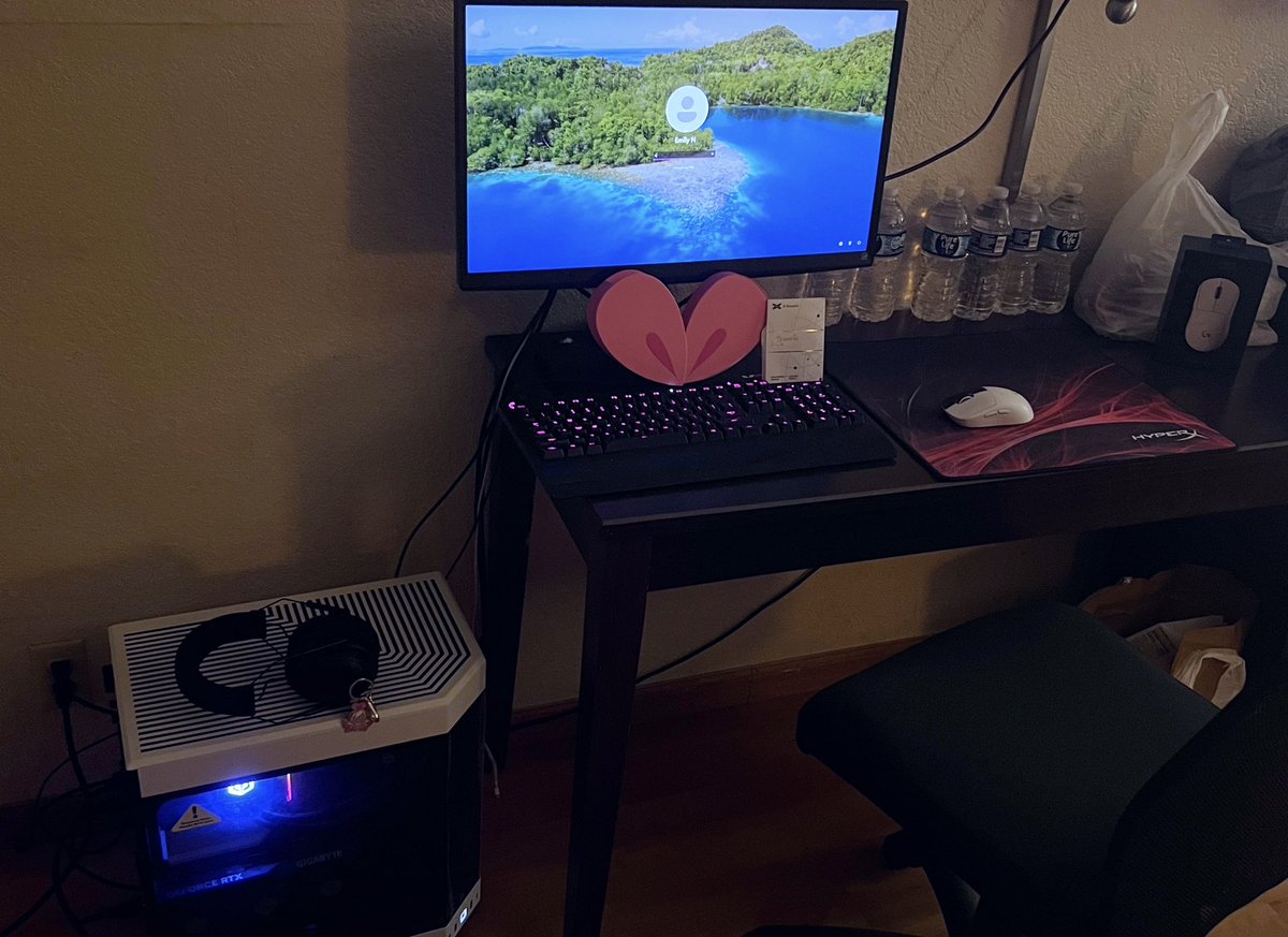 Goth1y's tweet photo. motel room setup https://t.co/1kWYQFjLHV
