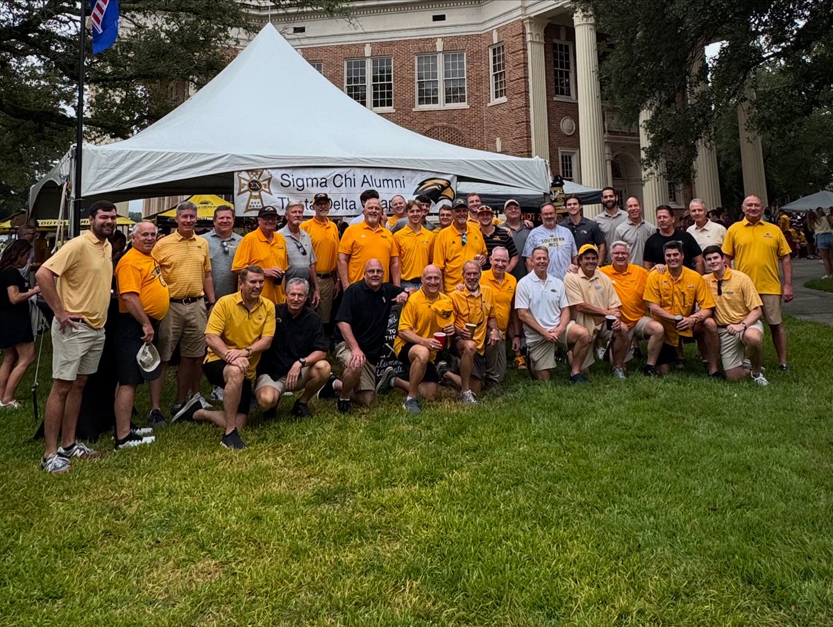 SouthMSSigAlums's tweet photo. Doesn’t get any better than this! Great times and great company at the first tailgate of the year. Gonna be a fun season! #inhoc https://t.co/ynLt6ueq8s