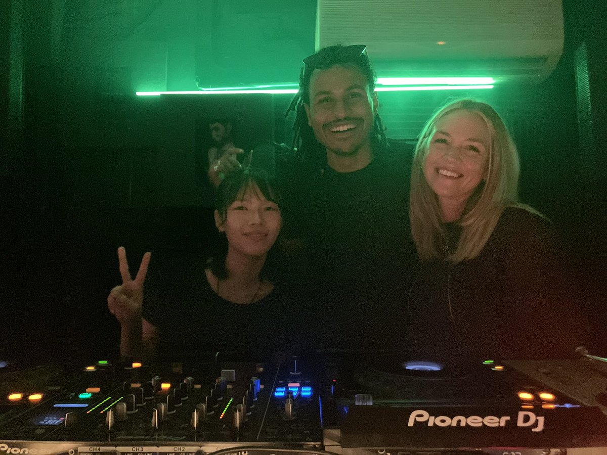 今週金曜日の Club EXPO は、いつも素敵なプレイをして頂いてる LÜXOR こと、Alyさんの誕生日🎂

エジプト出身、ベルリン在住とイケてるドレッドのお兄さんです🤟🏻