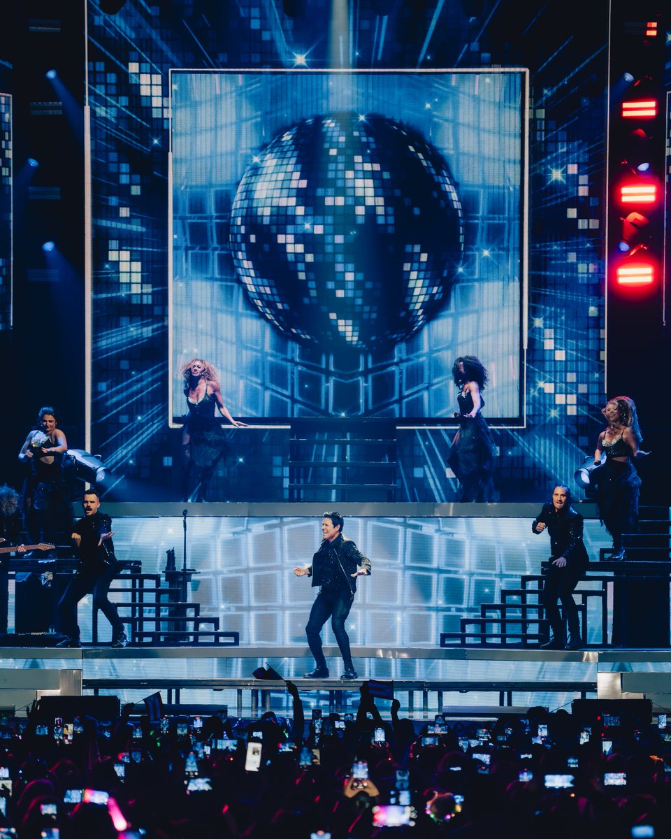 dgmedioschile's tweet photo. En total simplicidad, sería: te amamos @CHAYANNEMUSIC ❤️ #BailemosOtraVezTour 

📸: Andie Borie https://t.co/invtOOTC3g