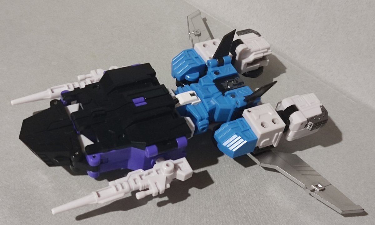 bryanz092's tweet photo. JiaYueHuang Toys Shadow Ninja (Knock-off Mech Fans Toys Sixninja, a.k.a. Sixshot) (gallery part 1)

#Transformers #トランスフォーマー #TransformersG1 #トランスフォーマーG1 #TransformersGeneration1 #SixShot #シックスショット #toys #figure #knockoff #bootleg https://t.co/Xcn7rXpnWM
