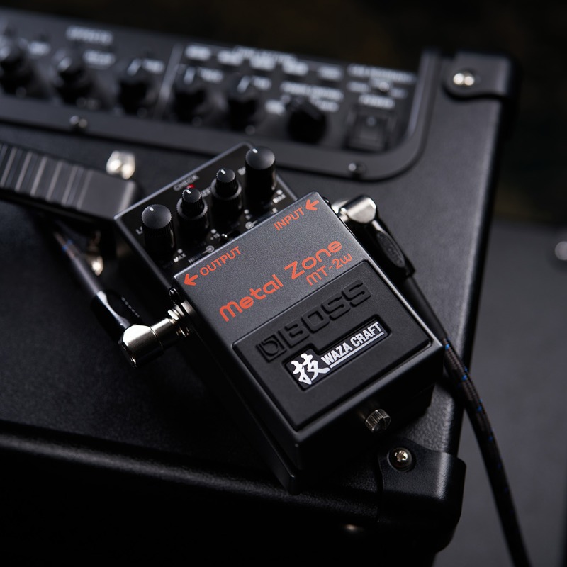 BOSS_jpn's tweet photo. MT-2Wは、オリジナルのアナログ回路を細部まで見直すことにより、現代の多様化する音楽シーンにマッチした音作りを実現。ディスクリート構成のデュアル・ステージ・ゲイン回路には、選りすぐりのパーツを採用し、サウンドはより上質でクリアなものへと磨きがかかりました。
#BOSS_jpn #MT2W #WAZACRAFT