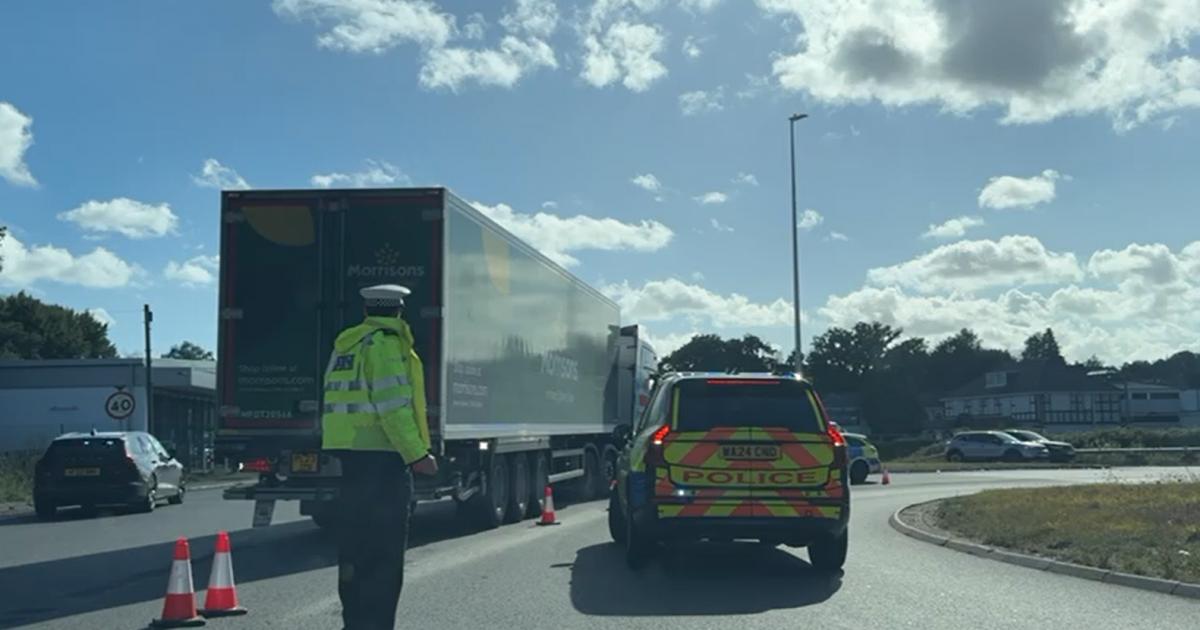 #Lorry and #Police car involved in #Crash
🔗 dorsetecho.co.uk/news/25433220.…
 
#A348 #Collision #Ferndown #Hgv #Ringwood #truckingNews