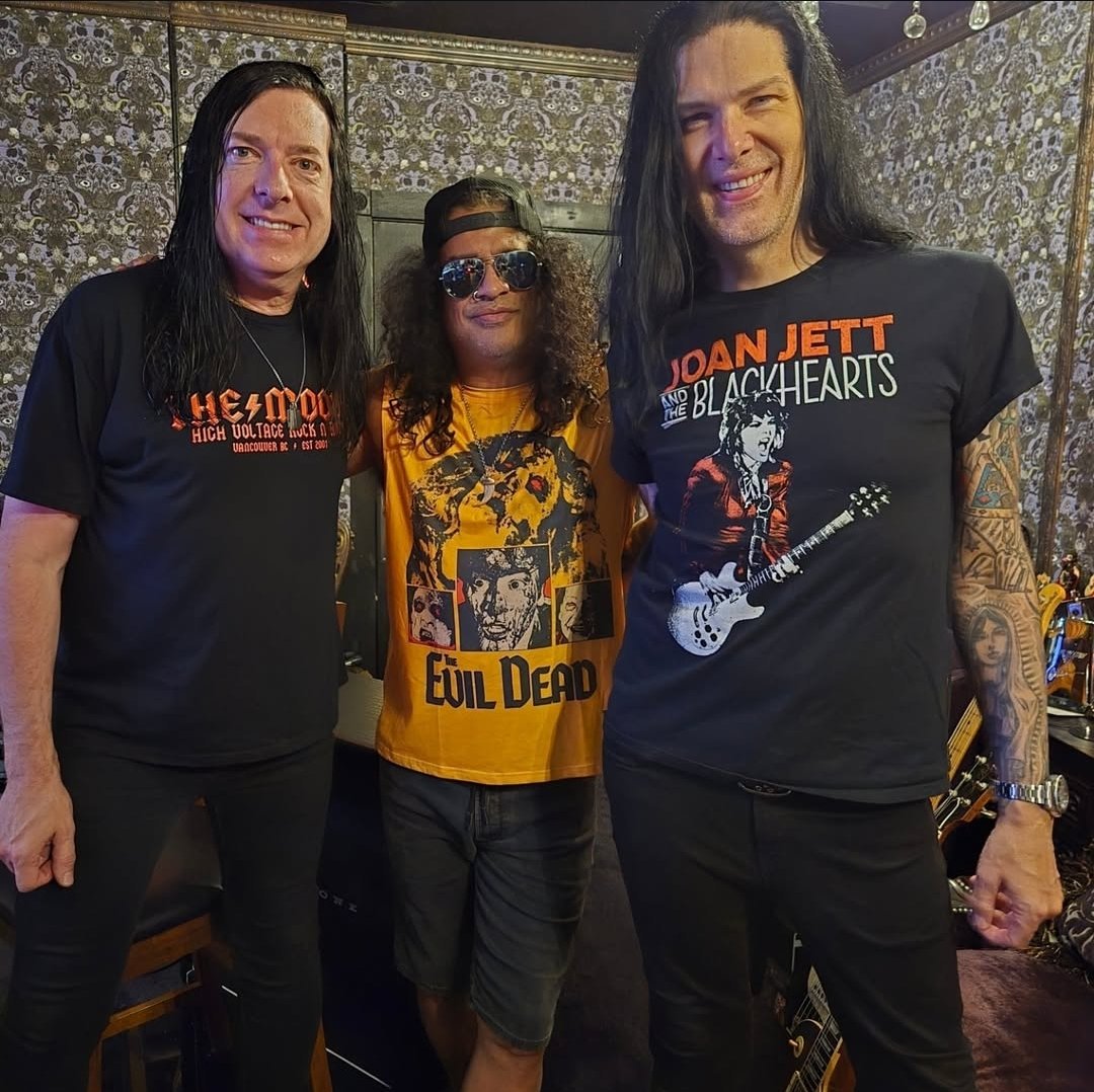 Slash, Brent Fitz and Todd Kerns a few days ago, after finishing recording of the new SMKC album. 🤘🏻 🔥 🧡

<a href="/brentfitz/">Brent Fitz</a> <a href="/Slash/">Slash</a> <a href="/todddammitkerns/">Todd Dammit Kerns</a>
#Slash #BrentFitz #ToddKerns #TheConspirators #SMKC