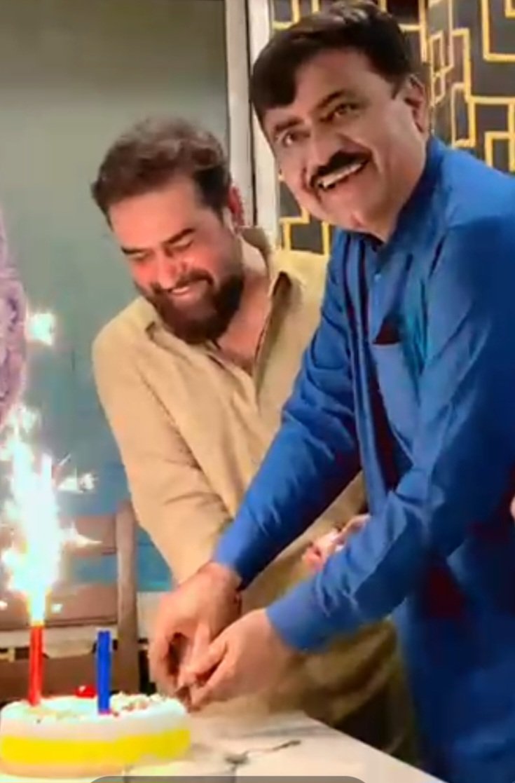 luck_rustam's tweet photo. Birthday celebrations of Fareed Katpar https://t.co/bXY7SEPDAz