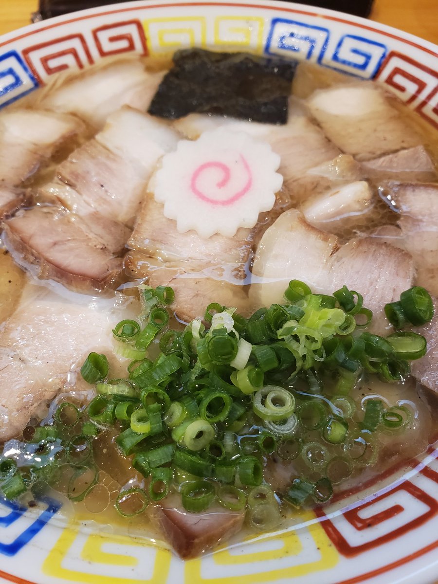 西区八島【八島ラーメン】ライドん‼️
チャーシューメン醤油で～( ´∀`)💓

自家製の麺は
モチモチ感とコシ感あり美味し🎵
スープは
マイルドなとんこつベースの
醤油と塩。気分でチョイス( ´∀`)
どちらも美味で甲乙つけ難し

最後の一滴まで美味し‼️
ごちそうさまでした🎵