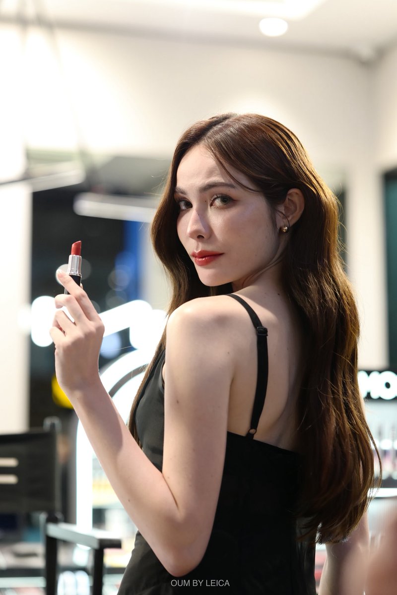 Campai_'s tweet image. ขอบคุณทาง MAC ที่เลือกชาล็อตเป็น 1 ในพรีแคมเปญของ #MACLipStyling ด้วยนะคะ 💄

STYLE YOUR LIPS MAC W CL
#MACLipStylingXCharlotte
#CharlotteAustin #ชาล็อตออสติน