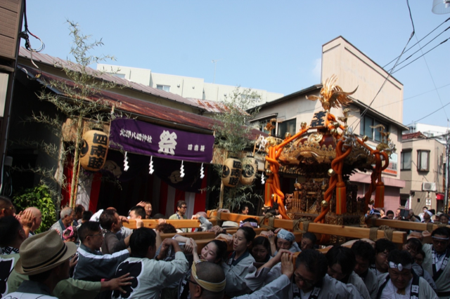 kitazawamatsuri's tweet photo. 【🏮今年の年番 四南睦】
フィスブックページに今年の例大祭で年番を務める「四南睦会」の特集を掲載しました。

森会長のインタビューなど、京王井の頭線「池ノ上」駅近くにお住まいの方には、ぜひご覧いただきたい内容となっております。
お祭りに興味がある方も必見です！

https://t.co/Wt9qRZHhoj https://t.co/FEFXreR60E