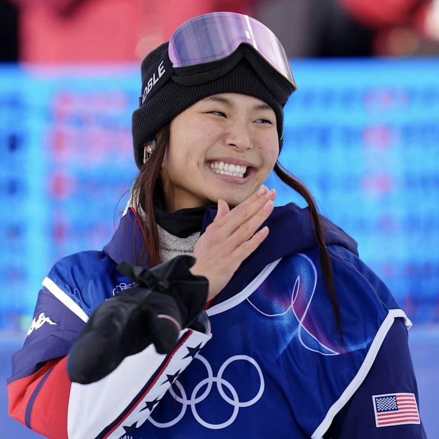 yaeslefttoe's tweet photo. if only she would’ve hit that 1st run on her 2nd or 3rd go she’d have the gold right now. i’ll never understand why judges underscore the first run, especially in the weather conditions they had. chloe kim 5ever the goat 🥇 https://t.co/mzQWjJrWBR