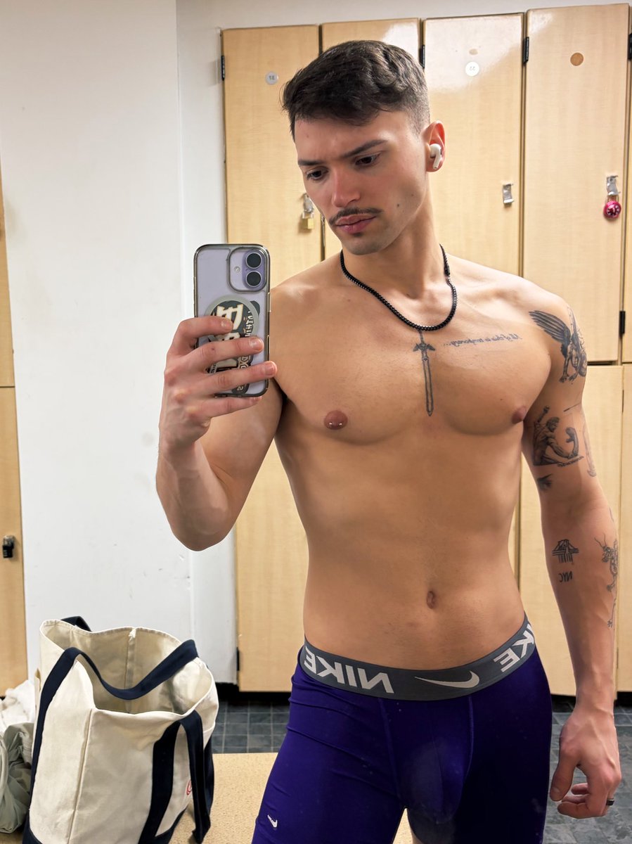 noahhhdaniels's tweet photo. More gym pics idk https://t.co/4iaRpojc38