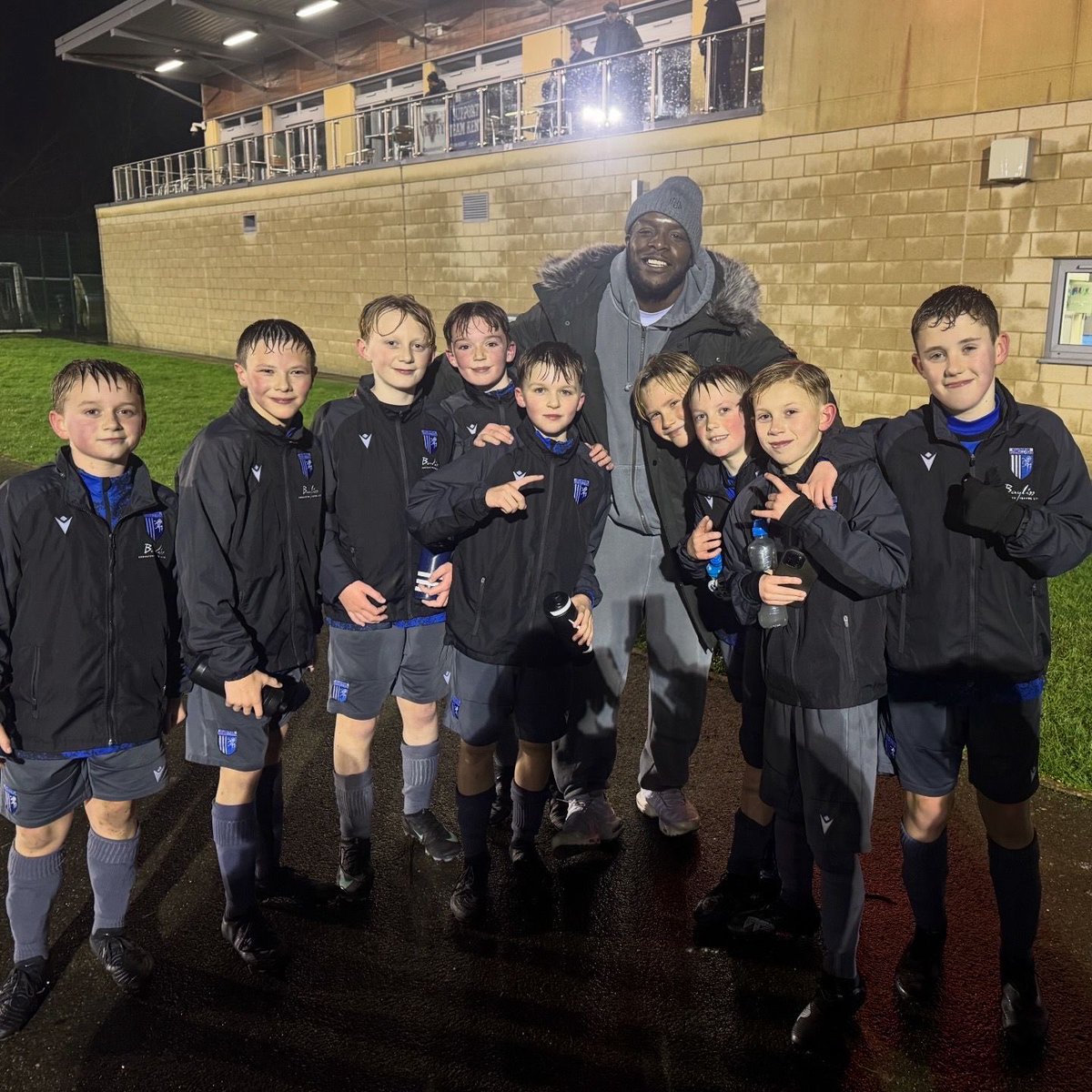 mattr43's tweet photo. @daRealAkinfenwa pure class taking the time to talk to the Gills Acadamy boys tonight, made their night, you’re a gentleman 👌 https://t.co/AGCCCUCHOX