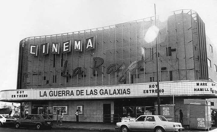 "Hollywood... La Raza... Real Cinema... Dorado '70..."
#YVariosMás.