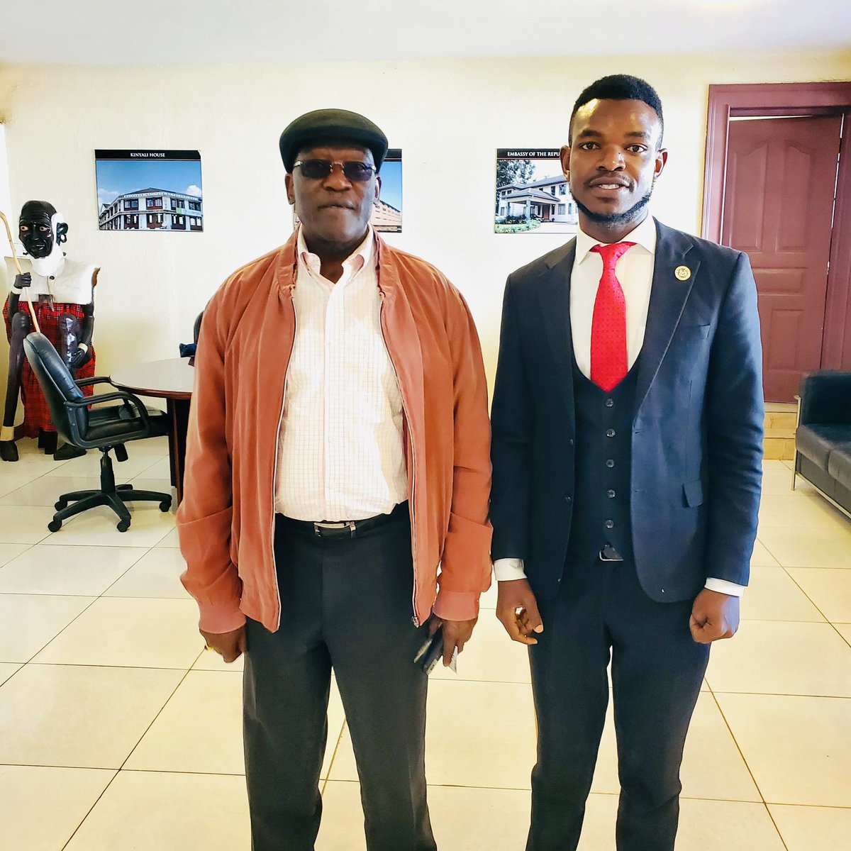 roba_ranks's tweet photo. I paid a condolence visit to my friend Hon. Johnstone Muthama at his residence following the loss of his beloved son. Please accept my deepest and most heartfelt sympathies my friend. May God grant comfort and strength to you and your entire family. https://t.co/rlclujDg7H