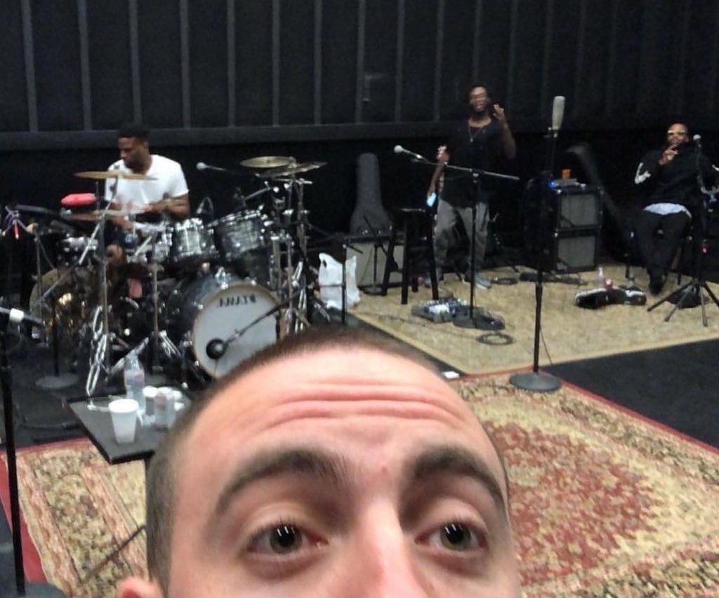 malcompicsdaily's tweet image. mac miller 🤝 this pose