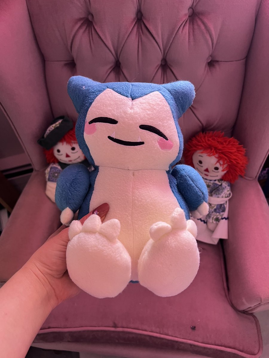 mxmackenzie's tweet image. Everyone shut up and look at this wonky snorlax I made for my partner