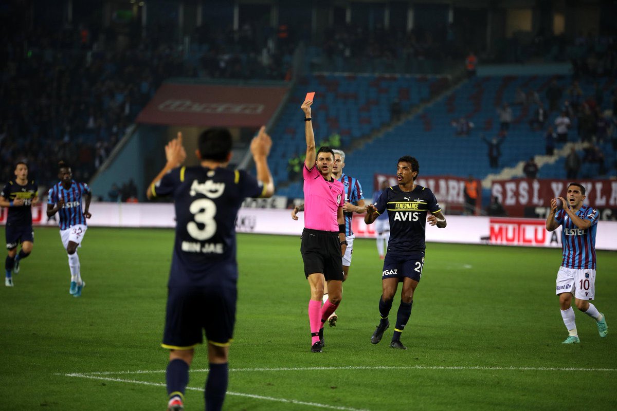 ajansfenercom's tweet photo. 🟥 Trabzonspor, Fenerbahçe’yi iç sahada son mağlup ettiği üç maçın hepsinde Fenerbahçe kırmızı kart gördü.

22/23 - Miguel Crespo 
21/22 - Min jae Kim
19/20 - Luiz Gustavo https://t.co/ghSoeDYE8F