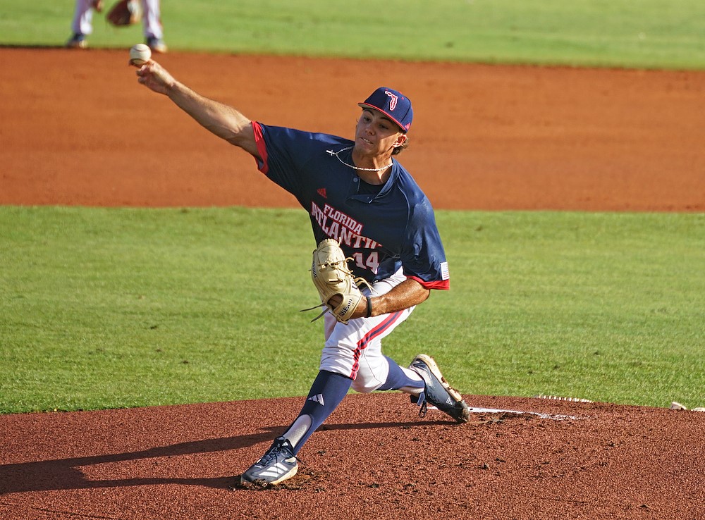 FAU_Owls_Nest's tweet photo. The @FAUBaseball team will open the 2026 Campaign tomorrow at 6:30 PM when they host Notre Dame. SO RHP @JamesLitman1 will start Friday, SR RHP @TyMurphy04 Saturday, and incoming 6-4 FR RHP Garrett Grant will take the bump on Sunday. See you at the park!  #FAU🦉⚾️🧢 https://t.co/IqyVKWrkx0