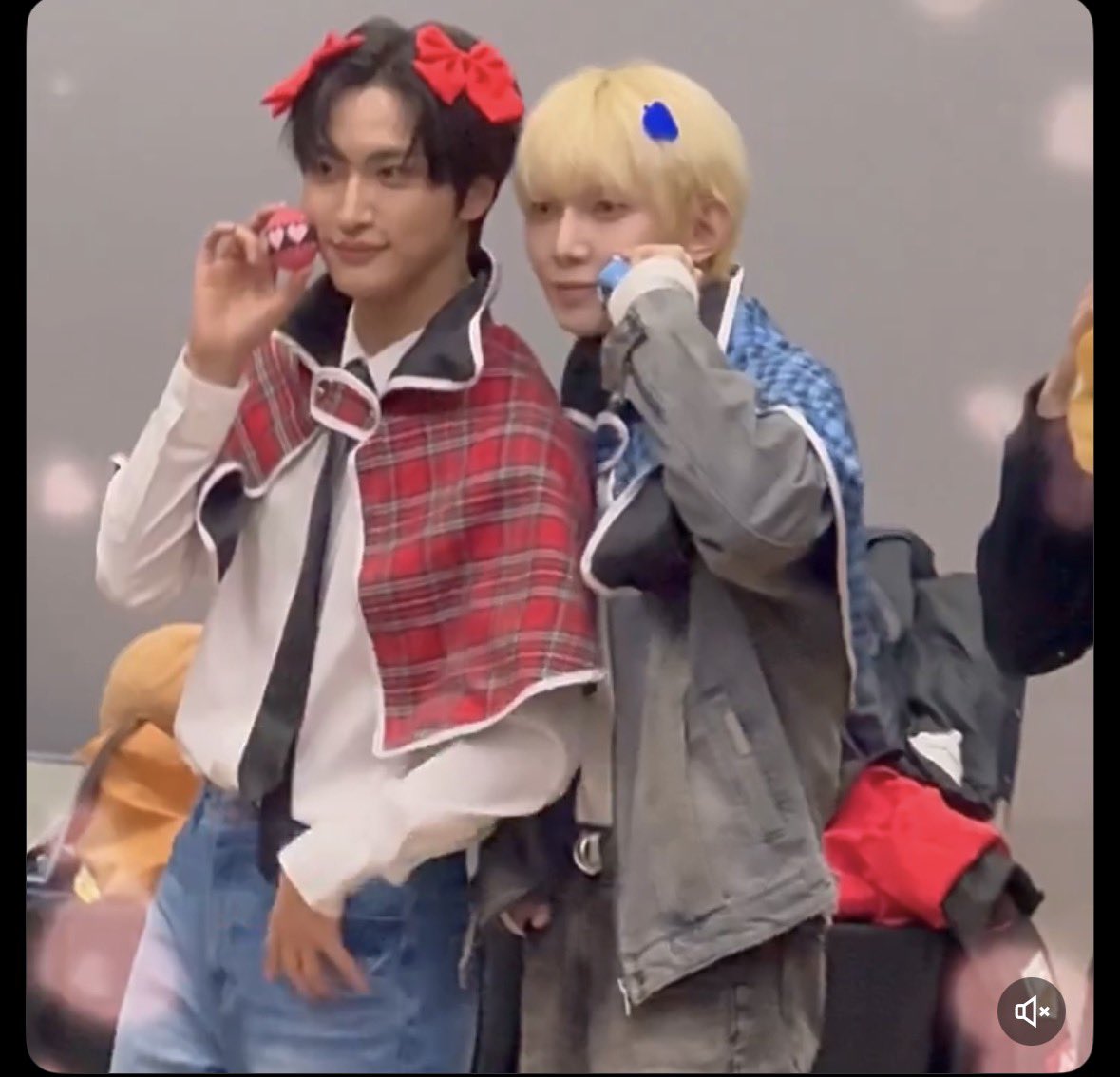 я только сейчас разглядела, что это и правда чара хранители, ну ною