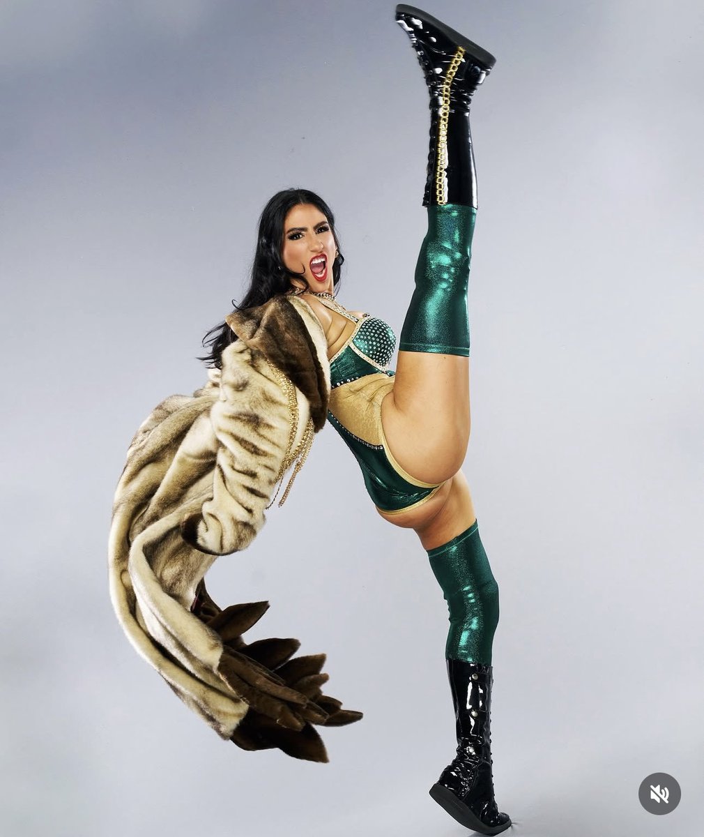 Capri_wwe's tweet photo. Cats out of the bag!! Words cannot describe how grateful and excited I am for this opportunity  🥹🙏🏼💕 after getting injured right after my last tryout and having to start back at zero, to having the craziest year of my life, I’m ready 💪🏼 @wwerecruit https://t.co/PtUm4NKQ4j