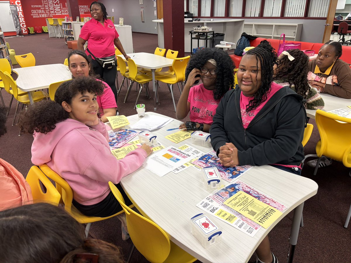 McNicolMiddleHawks tweet media