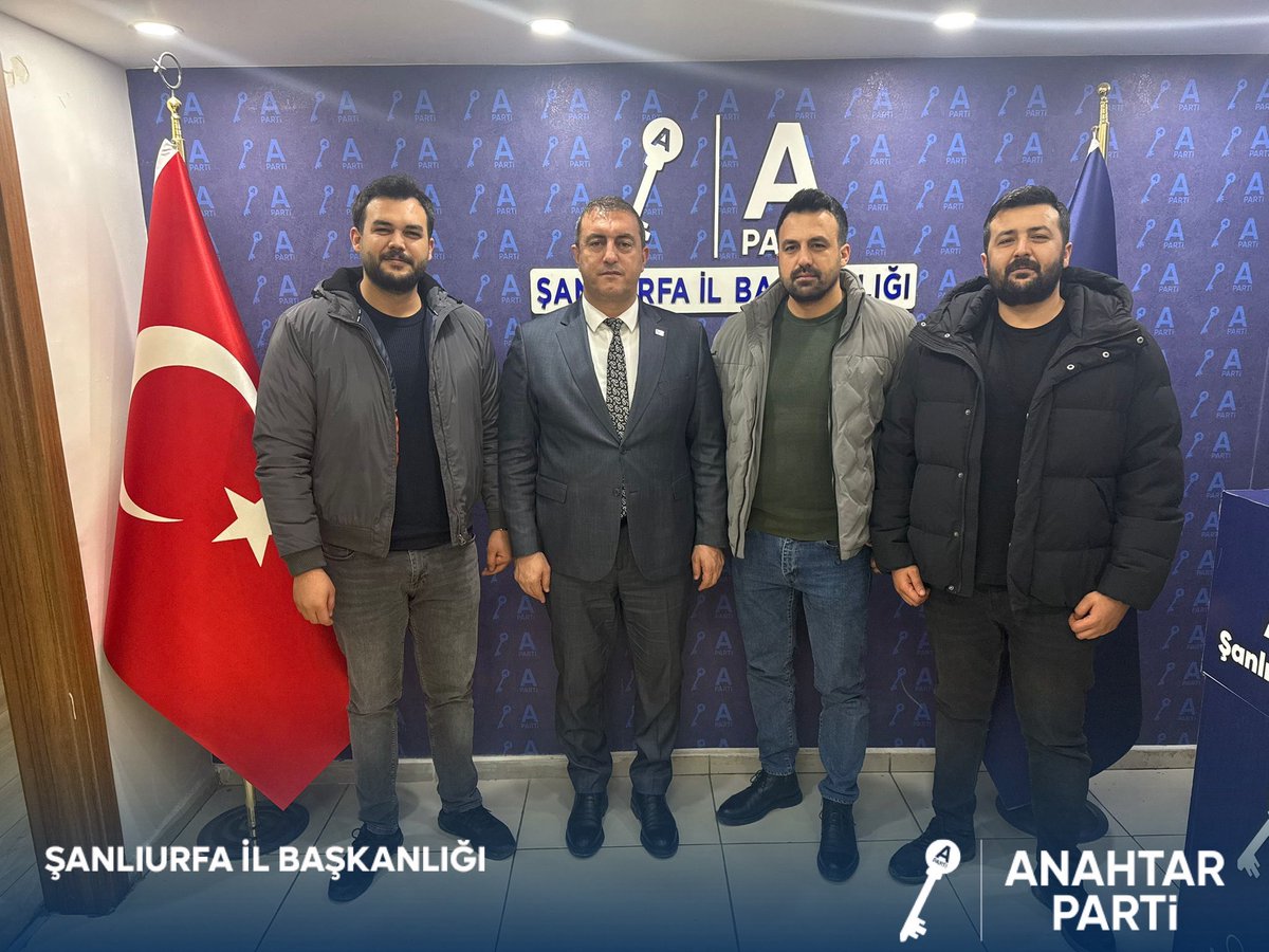Anahtar Parti Şanlıurfa İl Başkanlığımızı ziyaret ederek bizleri onurlandıran değerli iş insanı Sayın Yakup Baydar ve kıymetli kardeşlerine nazik ziyaretlerinden dolayı teşekkür ediyoruz.

Birlik ve dayanışma içerisinde gerçekleştirdiğimiz verimli sohbetleri kıymetli buluyor,