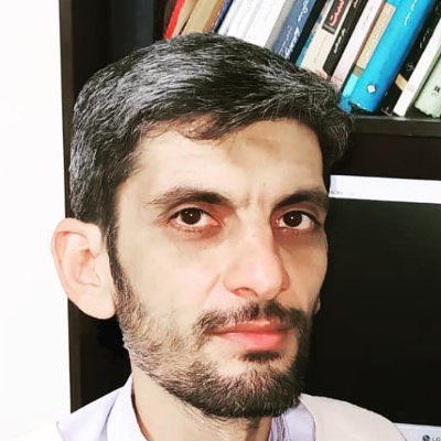Fuckedup_rainma's tweet image. این موجود منحوس اسمش مسعود کریمی بیرانونده و در لرستان استاد دانشگاهه
میگفتن برادرش فرمانده بسیج دانشجویی لرستانه(نمیتونم تأیید کنم چون سرچ کردم نوشته بود محسن کریمی ولی نمیدونم محسن کریمی بیرانوند بود یا نه)
بسیجی و عنقلابی و از افراد نزدیک به بیته که تو برنامه‌های مختلف صدا و…