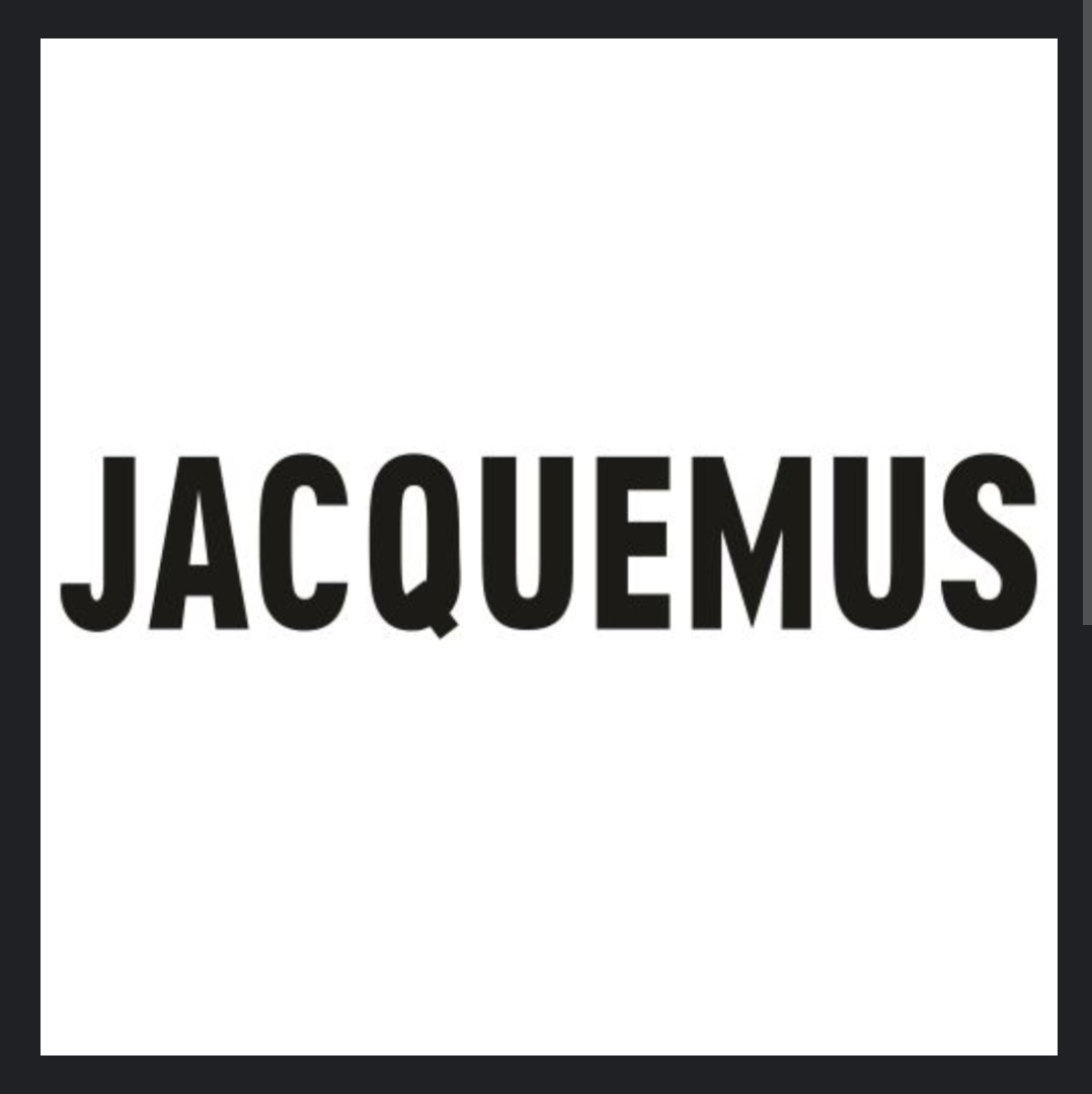 que loco que el abuelito de beli era muy amigo de Yves Saint Laurent y muchos otros diseñadores de la epoca, y fue el quien presento a simon el primo de beli, con otros diseñadores para abrirse camina, y hoy tenga una gran marca de ropa a nivel mundial 🤍