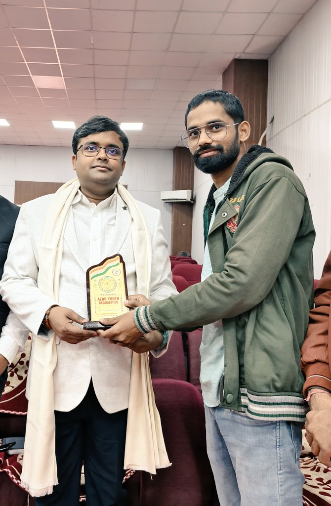 Shahzada_Azad1's tweet photo. @MGCUBihar के अंतरराष्ट्रीय सेमिनार में पूर्व Y20 चेयरपर्सन और वैश्विक युवा नायक @AnmolSovit जी का पैनलिस्ट के रूप में गौरवपूर्ण आगमन।

@AYOindia1 की ओर से उन्हें सम्मानित करना हमारे लिए गर्व और प्रेरणा का क्षण रहा।

"युवा नेतृत्व • राष्ट्र निर्माण • अनंत ऊर्जा! 🙏✨" https://t.co/V793WSanTf