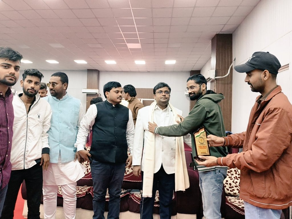 Shahzada_Azad1's tweet photo. @MGCUBihar के अंतरराष्ट्रीय सेमिनार में पूर्व Y20 चेयरपर्सन और वैश्विक युवा नायक @AnmolSovit जी का पैनलिस्ट के रूप में गौरवपूर्ण आगमन।

@AYOindia1 की ओर से उन्हें सम्मानित करना हमारे लिए गर्व और प्रेरणा का क्षण रहा।

"युवा नेतृत्व • राष्ट्र निर्माण • अनंत ऊर्जा! 🙏✨" https://t.co/V793WSanTf