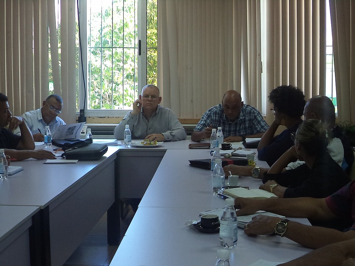 🔹  El titular del <a href="/minalcuba/">Ministerio de la Industria Alimentaria de Cuba</a> <a href="/AlbertoLopezcu/">Alberto López Díaz</a>  chequeó hoy con el Consejo de Dirección del  <a href="/geiacuba/">Grupo Empresarial de la Industria Alimentaria</a>  la estrategia del Programa de Gobierno para  reimpulsar la economía, en medio del bloqueo total y el acecho  imperialista.
#IndustriaAlimentaria #PatriaOMuerteVenceremos 🇨🇺