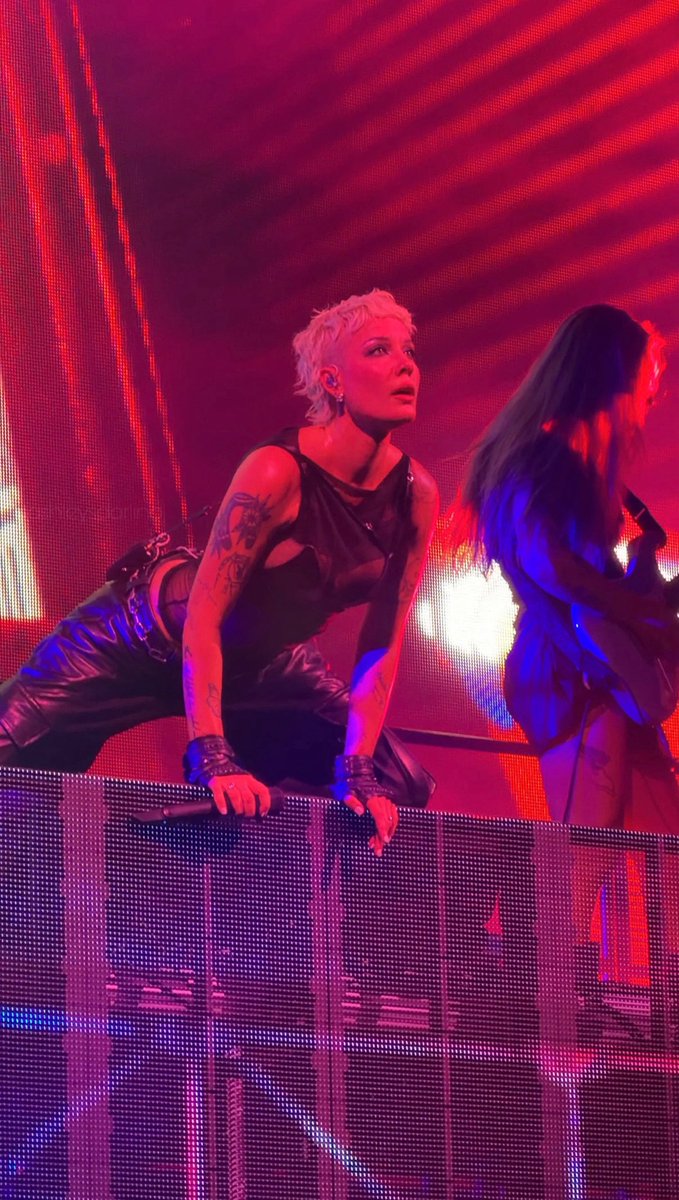 anastasia went back to badlands✨ tweet media