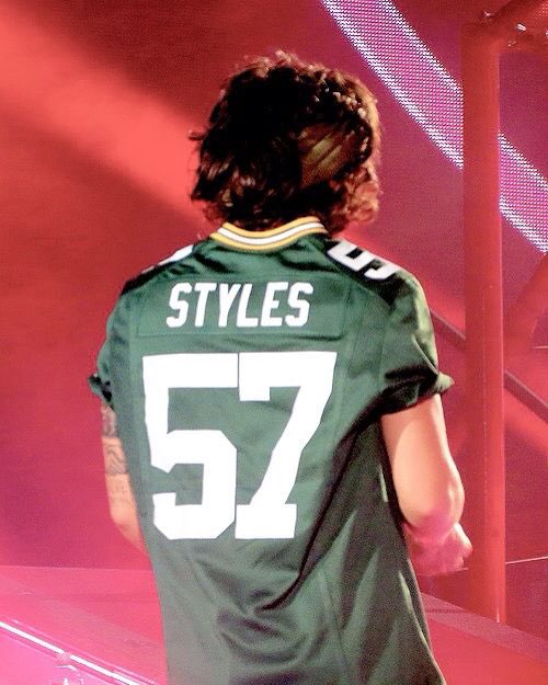 sashasmidget's tweet image. everyone who is so shocked Harry is having a listening party in Madison has clearly forgotten about the ancient texts