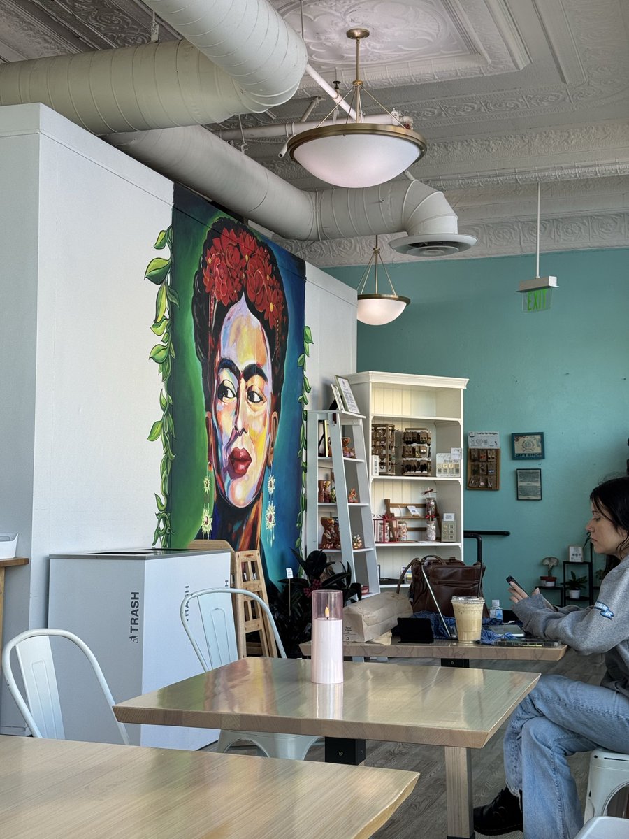 franksgarcia4's tweet image. Ooooh! The Spanish Latte AND a strawberry vanilla croissant!! Life is good yes? #coffee #latte #pastry