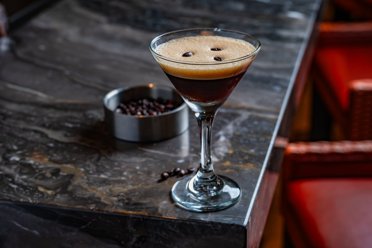 Table55Miami's tweet image. Happy Hour, Miami style! 🍹

Unwind with select appetizers and drinks every weekday from 4–8 PM. Bring your friends and enjoy the vibrant atmosphere at @HiltonDadeland!