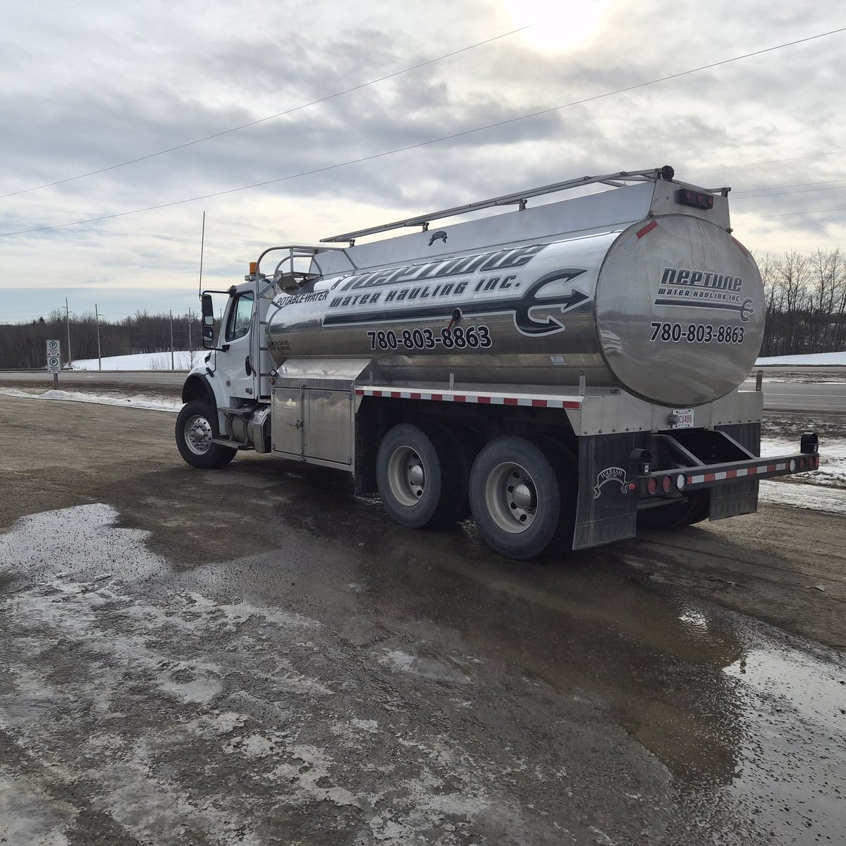 bodystrongdna's tweet image. @ezralevant @ikwilson the fellow driving this truck swore and cursed out the canvassers of the Independence Petition