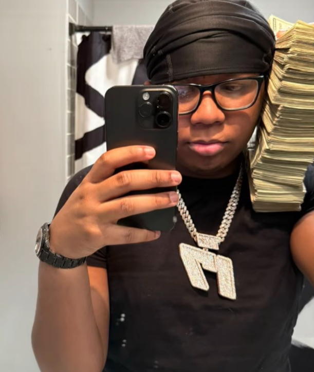 Vonoff1700 believes 99% of murders in Chicago happen because people aren’t armed:

"If you got stuff going on outside and you’re not carrying a gun... you’re just ready to die"