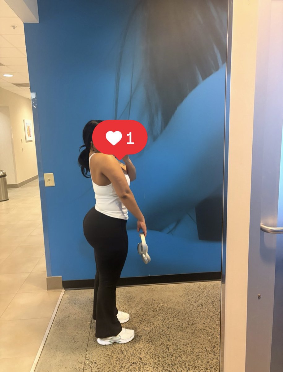 girlscanbettoo's tweet photo. I got until my birthday (June 28th) to unbig my back lmaooo not playing !! Btw Im 5’4 but these sneakers gave me a lil boost https://t.co/Mk0nBh6rss
